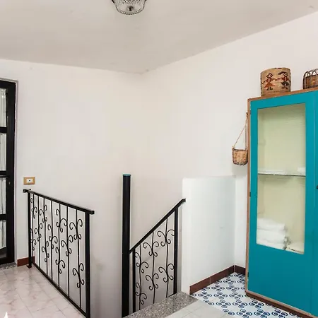 Semesterbostad Mansarda Marina Villa San Pietro